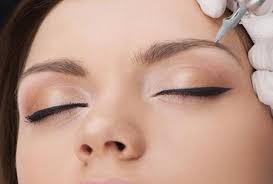 Técnica perfecta para tus cejas con Microblading Badalona